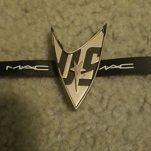 MAC Cosmetics Star Trek Strak Trak Magnetic Pin - Picture 2 of 8